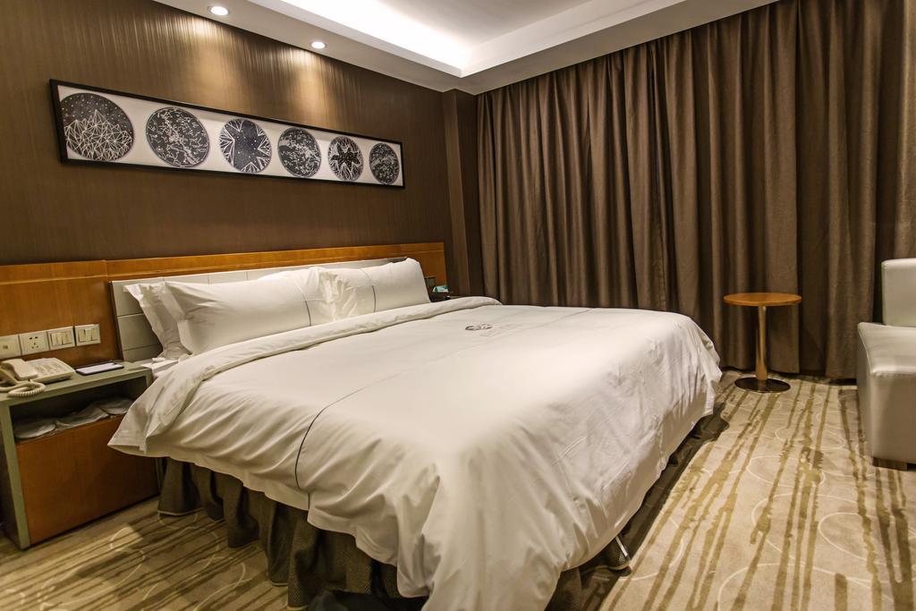 Insail Hotel Zhuhai Room photo